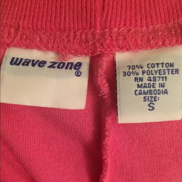 Wave Zone Capris. Perfect for a beach day!🏖️ - Picture 4 of 4